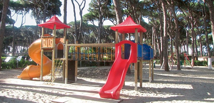 Hu Park Albatros Village (by Happy Camp)
