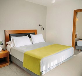 Amphitryon City Hotel