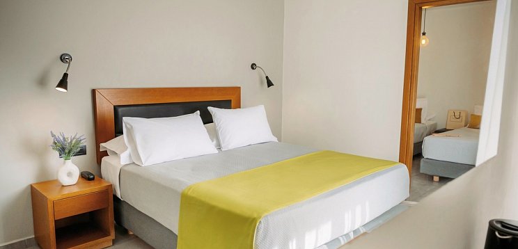 Amphitryon City Hotel