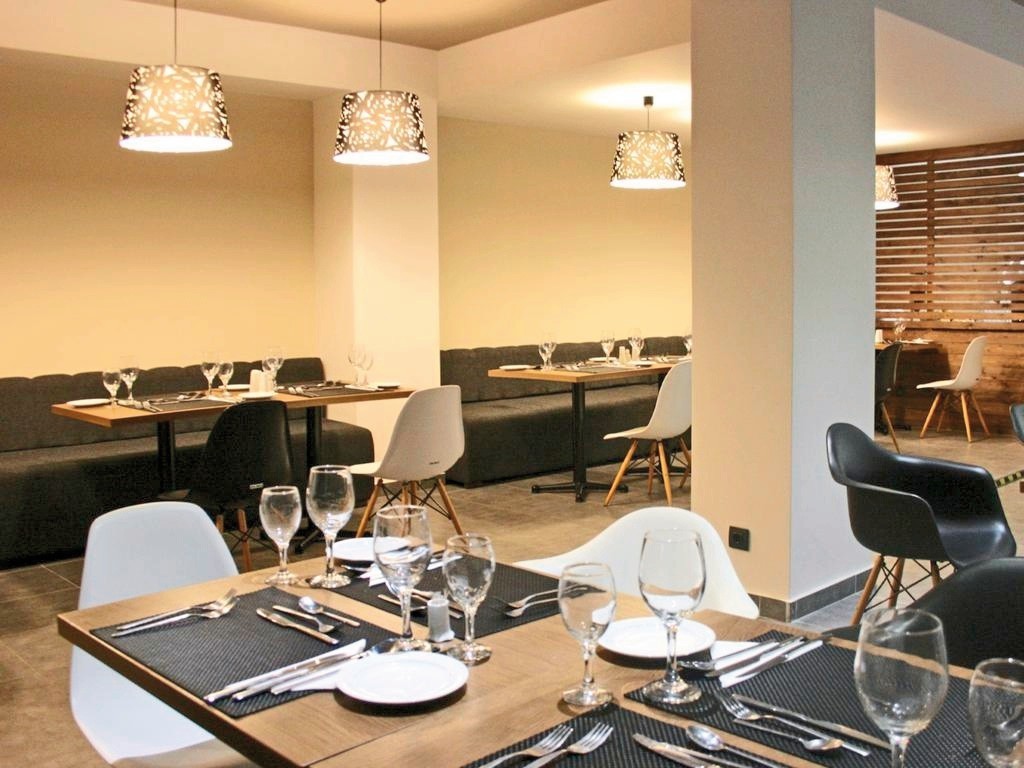 Amphitryon City Hotel