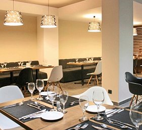 Amphitryon City Hotel