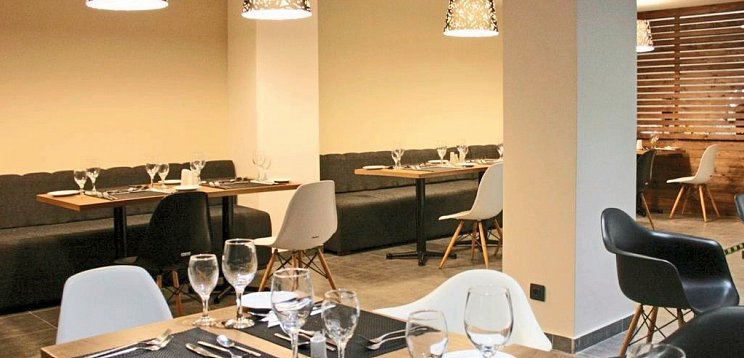 Amphitryon City Hotel