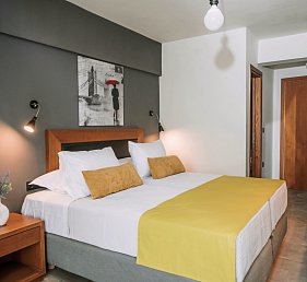 Amphitryon City Hotel