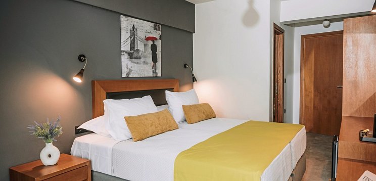 Amphitryon City Hotel