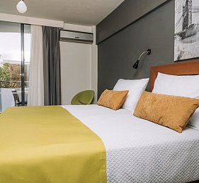Amphitryon City Hotel