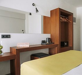 Amphitryon City Hotel