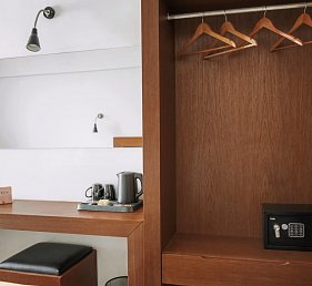 Amphitryon City Hotel