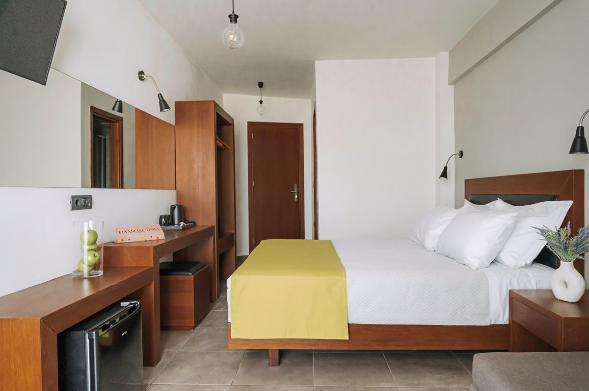 Amphitryon City Hotel