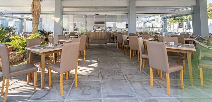 Pefkos Breeze Family Resort & Spa