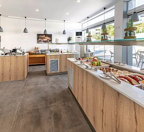 Pefkos Breeze Family Resort & Spa