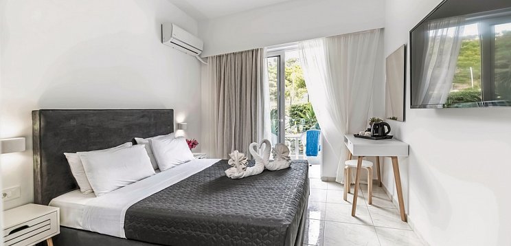 Pefkos Breeze Family Resort & Spa