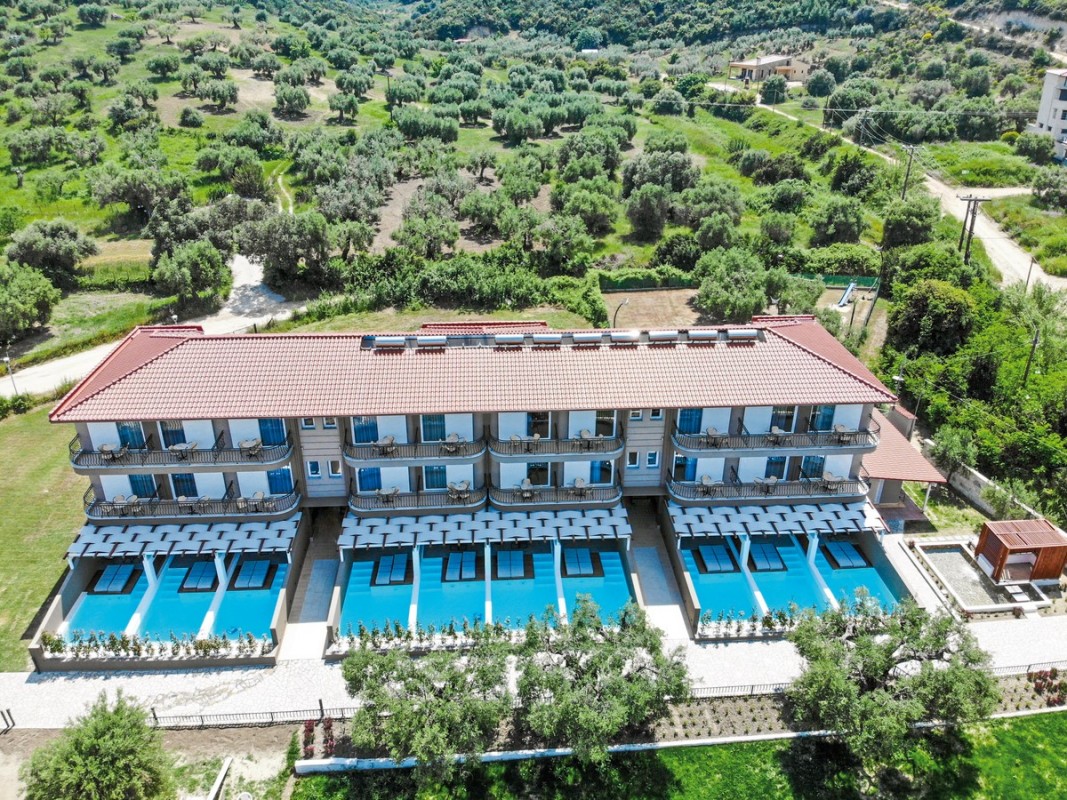 Royal Hotel and Suites