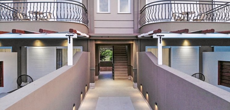 Royal Hotel and Suites