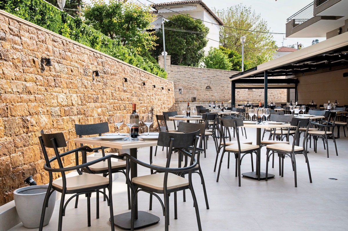 Royal Hotel and Suites