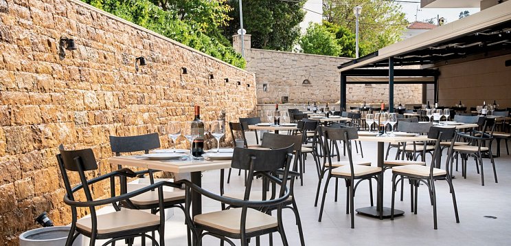 Royal Hotel and Suites