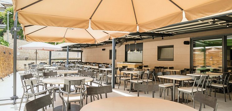 Royal Hotel and Suites