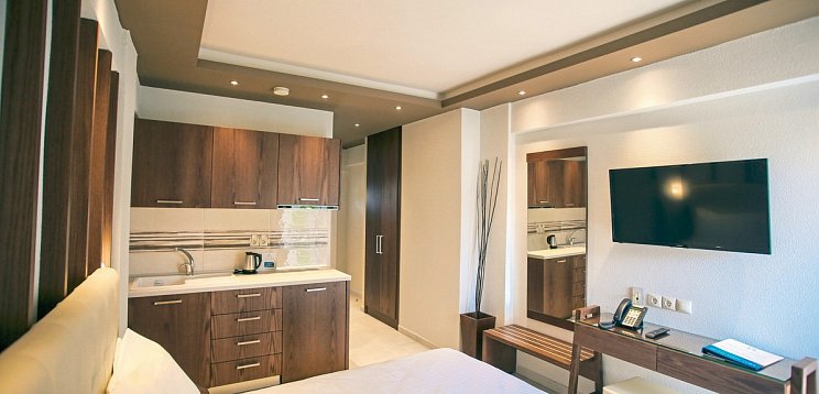 Royal Hotel and Suites