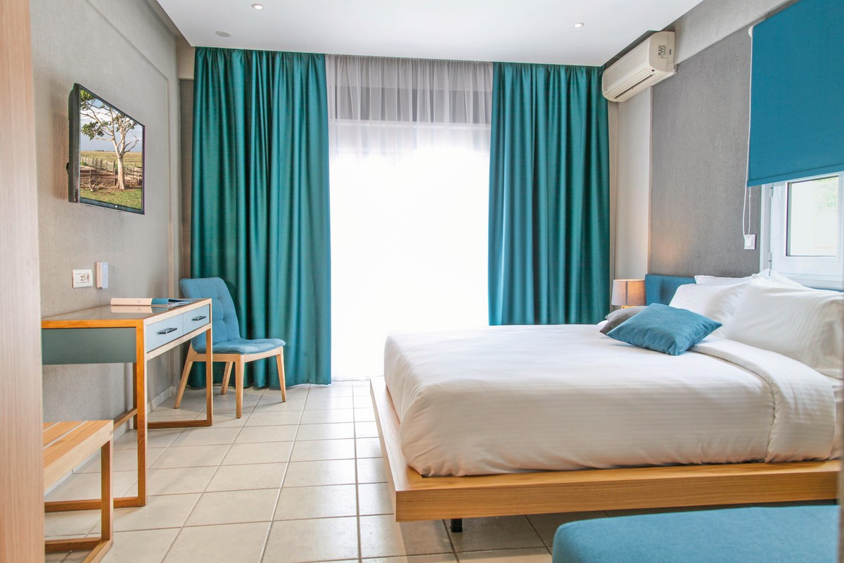 Royal Hotel and Suites