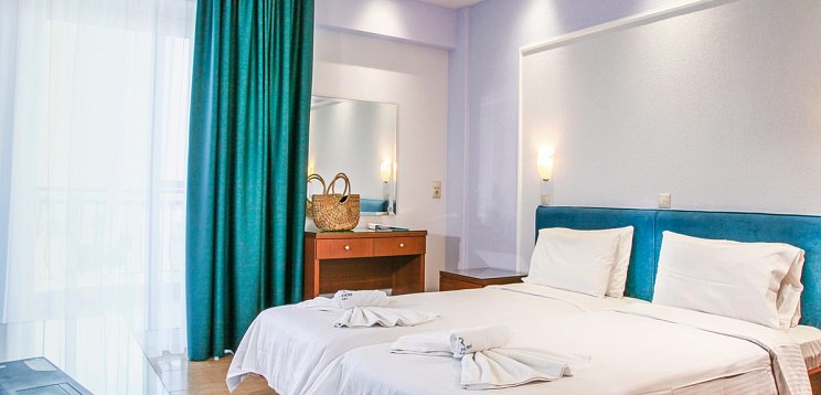 Royal Hotel and Suites