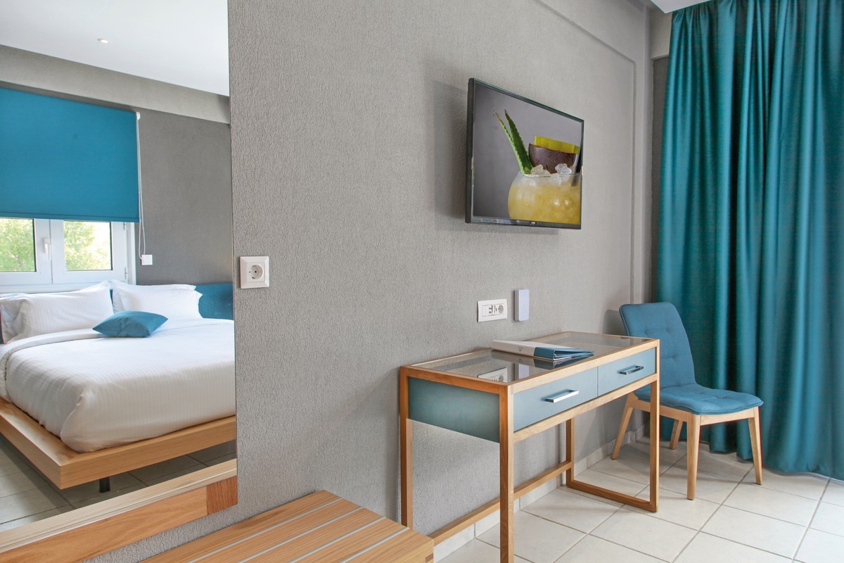 Royal Hotel and Suites