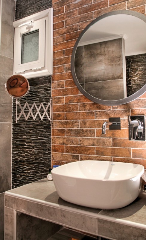 Royal Hotel and Suites