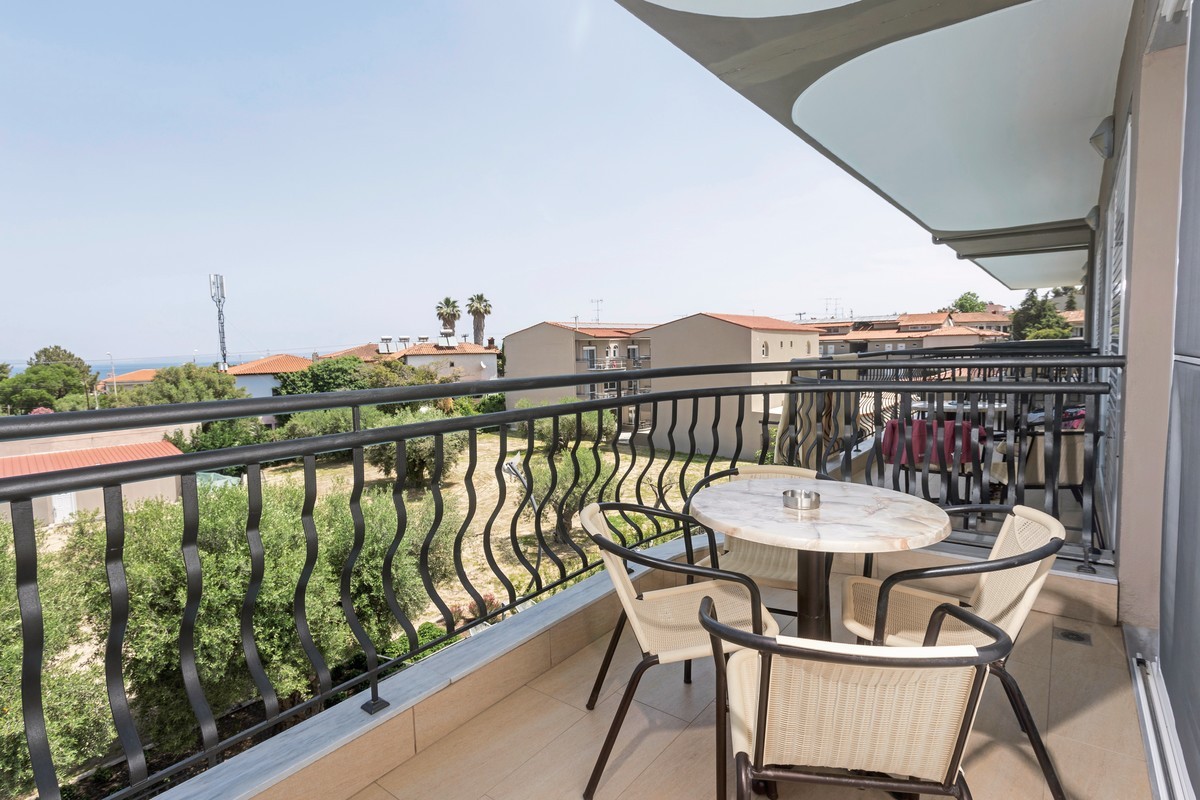 Royal Hotel and Suites