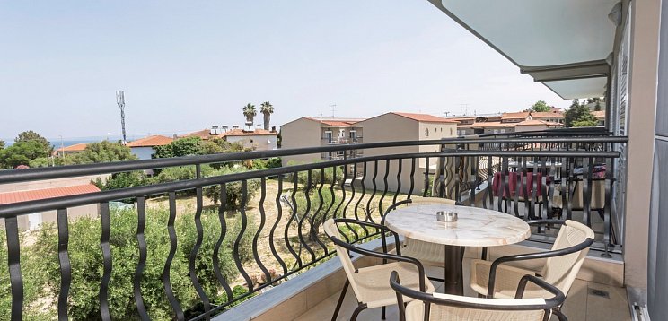 Royal Hotel and Suites