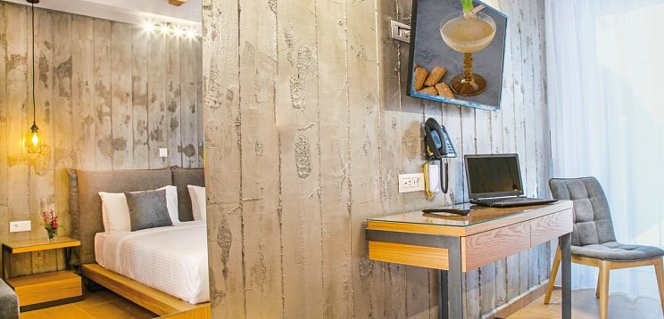 Royal Hotel and Suites