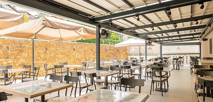 Royal Hotel and Suites