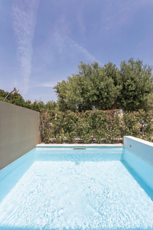 Royal Hotel and Suites