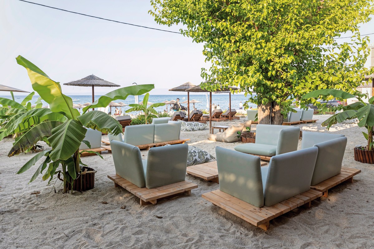 Royal Hotel and Suites