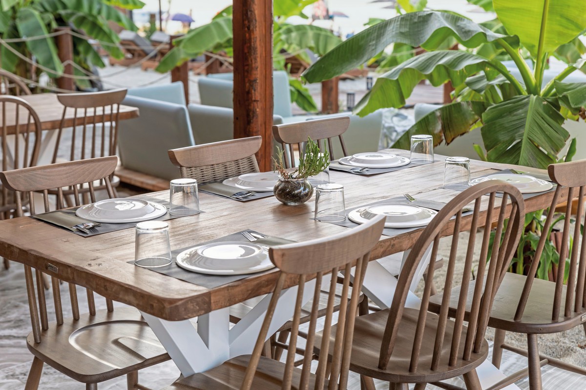 Royal Hotel and Suites