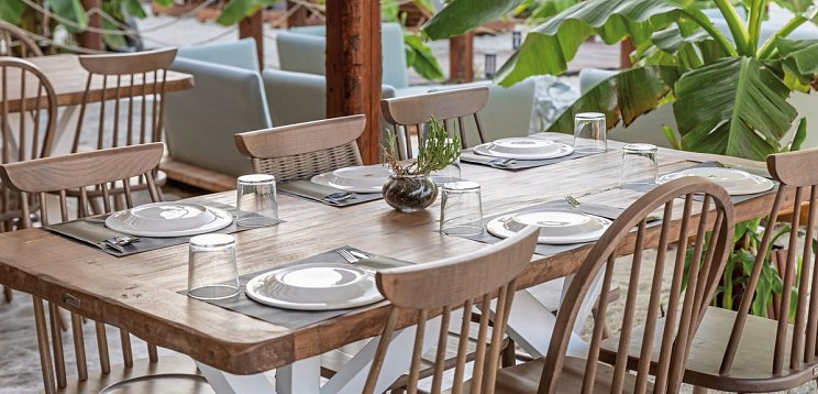 Royal Hotel and Suites