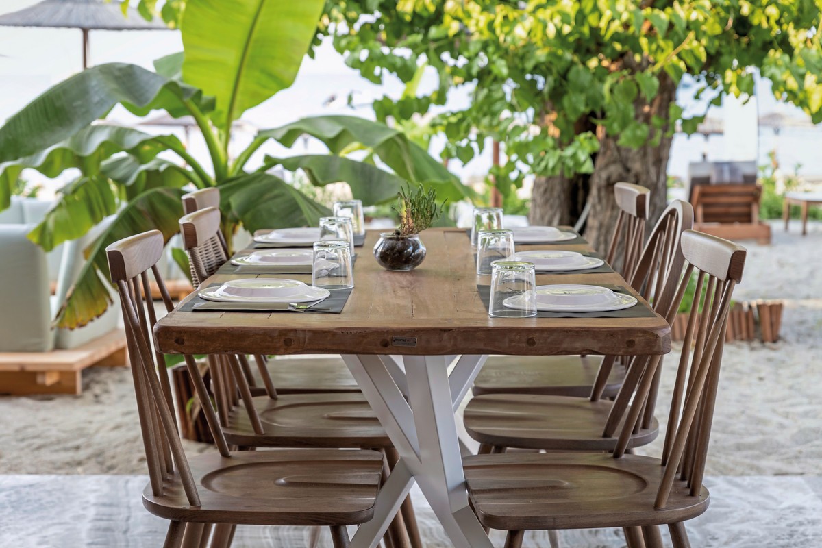 Royal Hotel and Suites