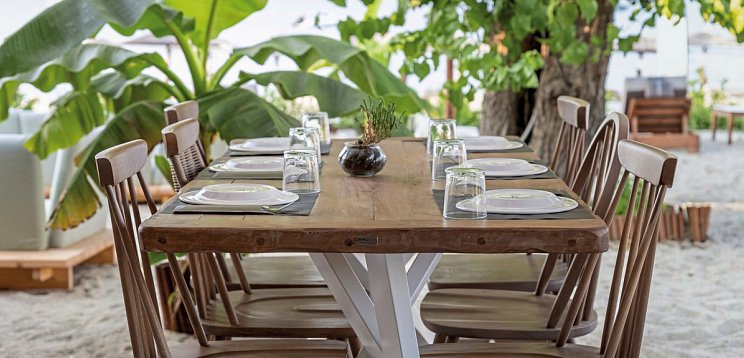 Royal Hotel and Suites