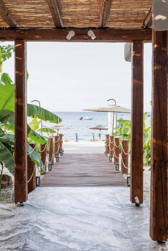 Royal Hotel and Suites