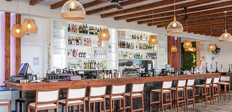 Royal Hotel and Suites