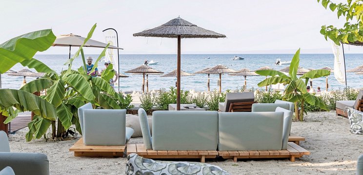 Royal Hotel and Suites