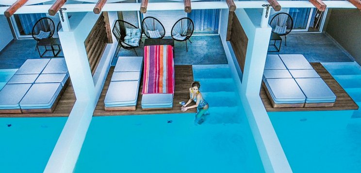 Royal Hotel and Suites