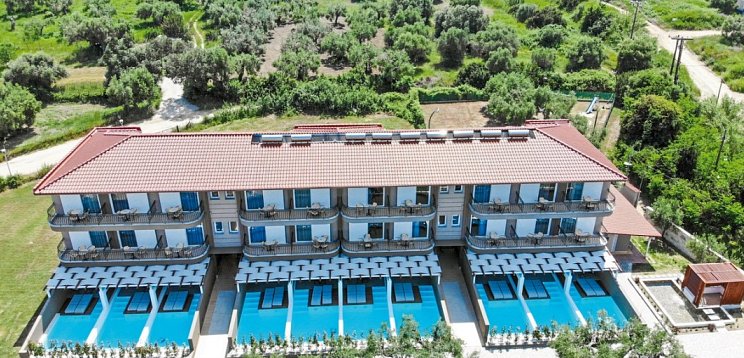 Royal Hotel and Suites