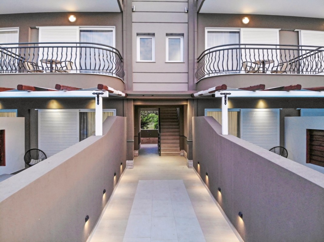 Royal Hotel and Suites
