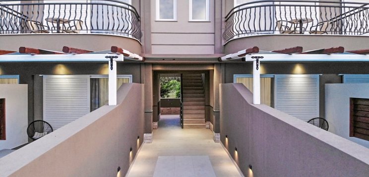 Royal Hotel and Suites