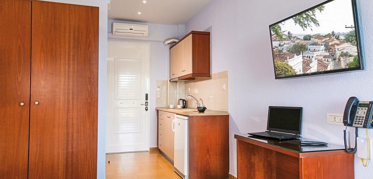 Royal Hotel and Suites