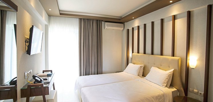 Royal Hotel and Suites