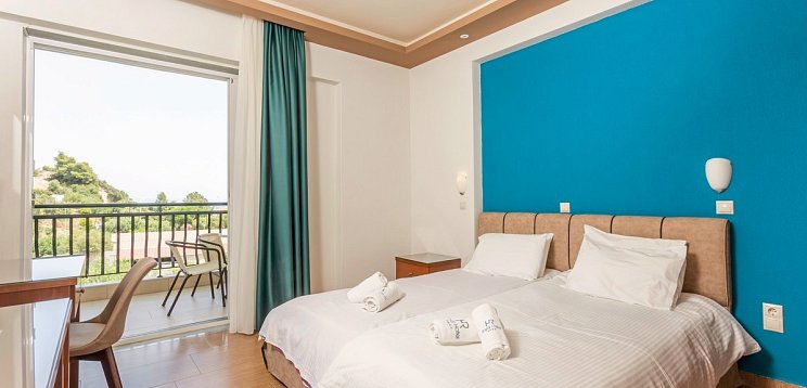 Royal Hotel and Suites