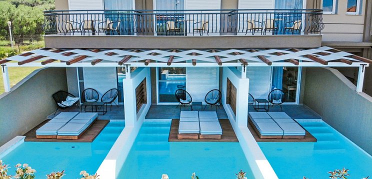 Royal Hotel and Suites