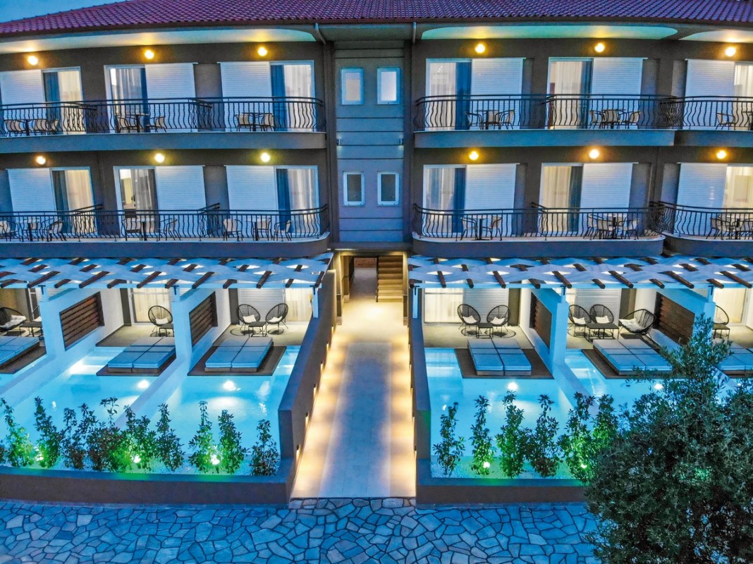 Royal Hotel and Suites
