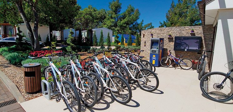 Amadria Park Camping Trogir (by Happy Camp)