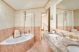 Beispiel Bad Doppelzimmer Superior Balkon See (Zimmercodierung DS1)