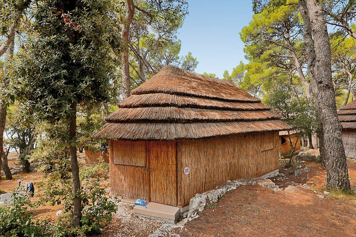 Pine Beach Pakostane
